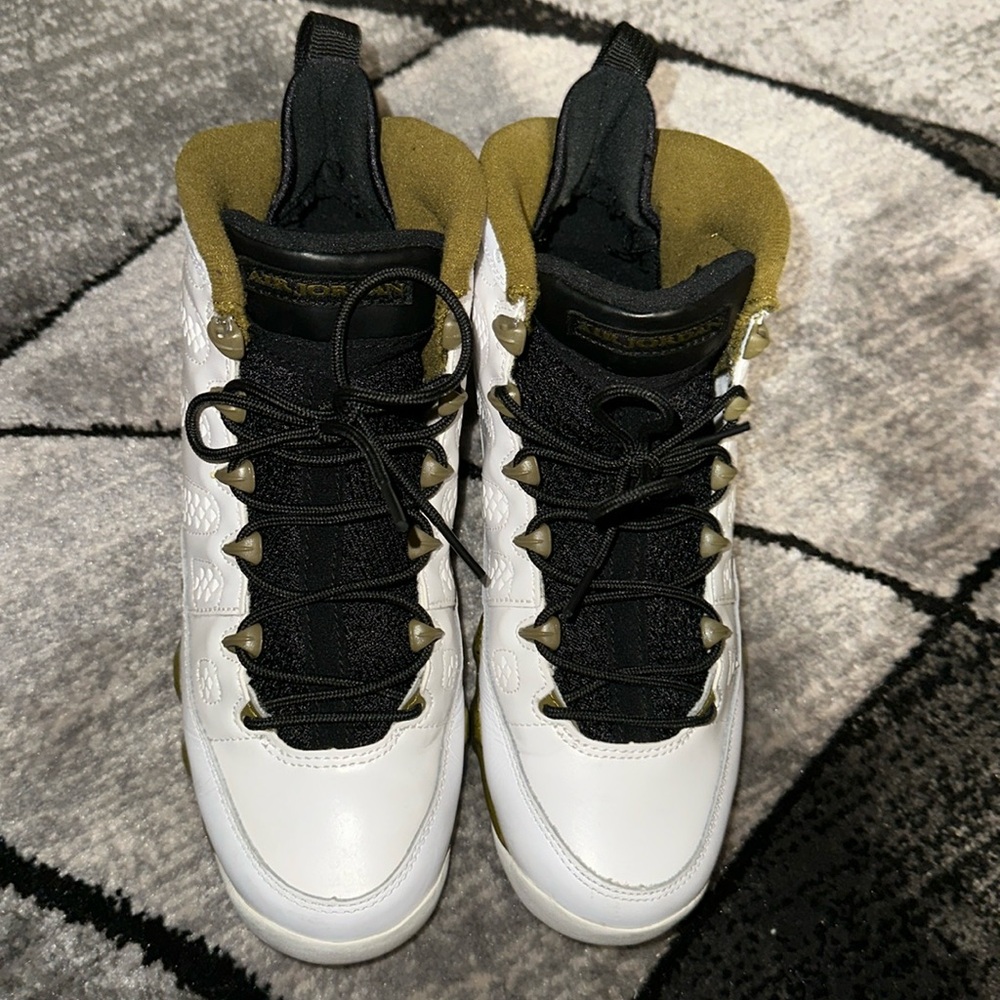 Jordan retro 9 “Statue”